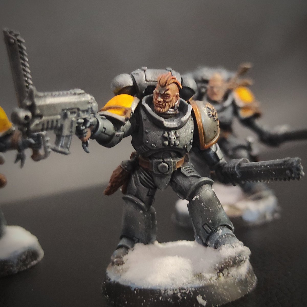 ArxOpus's tweet photo. Grey Hunters SW 🐺 !
J'ai terminé le soclage en restant dans le thème classique des steppes gelées.
J'ai aussi ajouté un glacis bleu sur le bas de l'armure pour donner un effet froid aux reflets sur la neige.
#warhammer40k
#minipaint
J'ai mis d'autres photos à la suite 👇🏻 https://t.co/RIYmTGlxX2