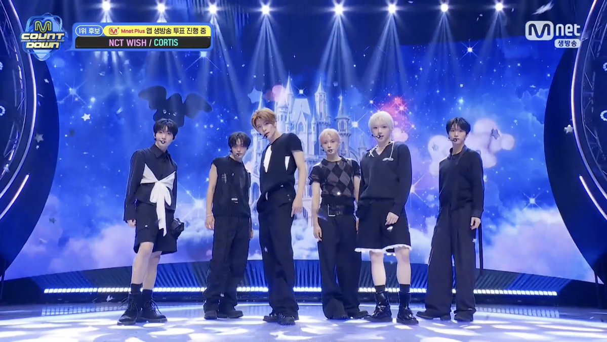 iza ˚˖𓍢ִ໋❀ tweet media