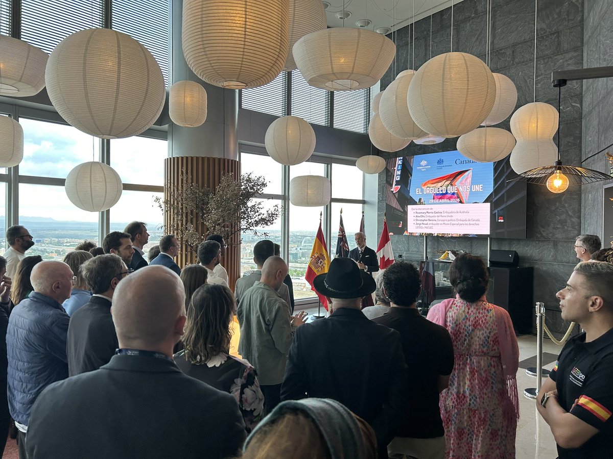 AusEmbEsp's tweet photo. Ayer celebramos en Madrid “El Orgullo que nos une” junto a @ukinspain @CanEmbSpain, con Jorge Noval de @MAECgob. Un espacio para reafirmar nuestro compromiso con los derechos LGTBIQ+ en 🇪🇸 y en el mundo. Gracias por acompañarnos 🌈 https://t.co/P0kpEzgLHl