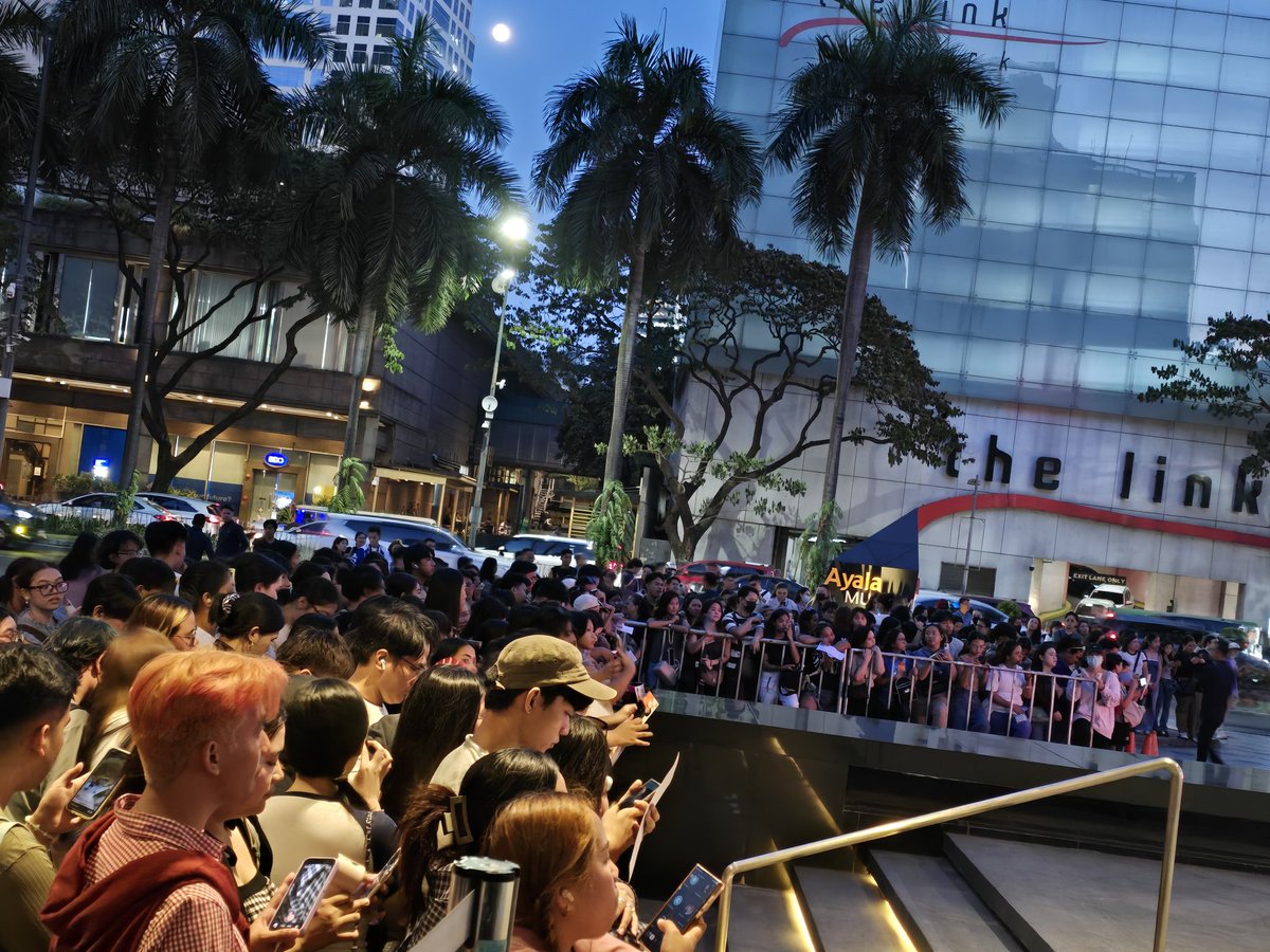 PH Mewlions are ready to meet you P'Mew.❤️

<a href="/MSuppasit/">mewsuppasit</a>
#StellaMcCartneyHM
#HMThailandxMEW
#MewSuppasit
#HMThailand #HM