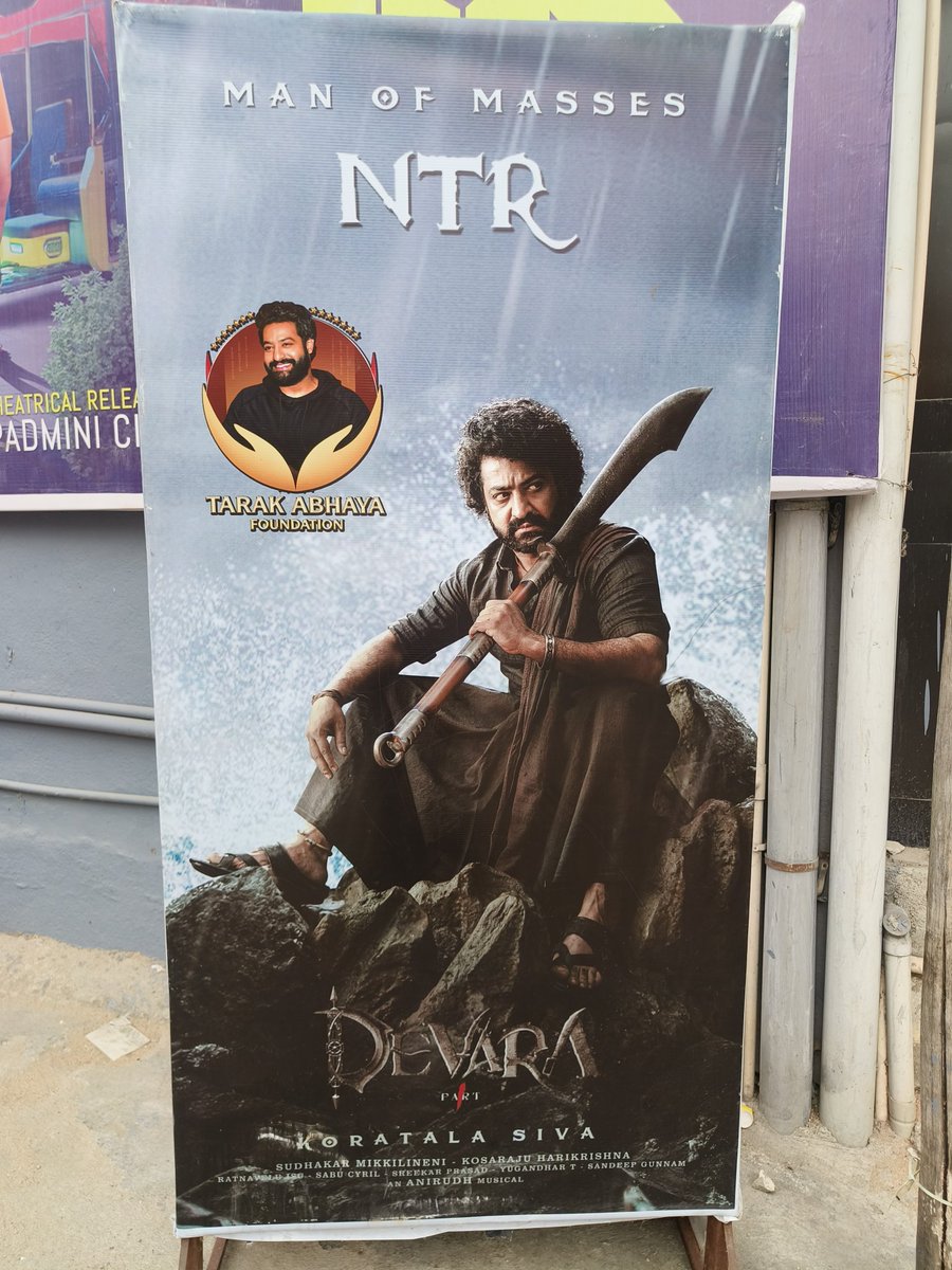 ChittoorNTRFans's tweet image. DeVara 🔥💥
@tarak9999 .

Show start at 6:21 pm today @ Raghava theatre! 

#Devara #NTRNeel