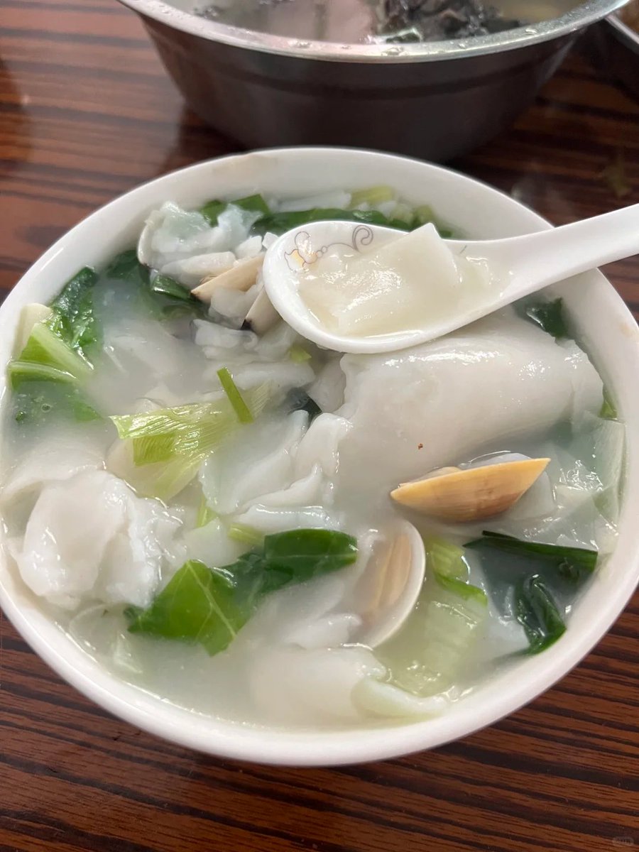 ABiteofFuzhou's tweet image. 🥣Guo Bian Hu｜👍The perfect May Day breakfast reset!🍚
Silky rice soup with seafood &amp;amp; veggies — warm, comforting, and made for slow holiday mornings.🔥
#FuzhouCuisine #foodie #yummy #EatLocal #MayDay #tasty #delicious #breakfast #umami