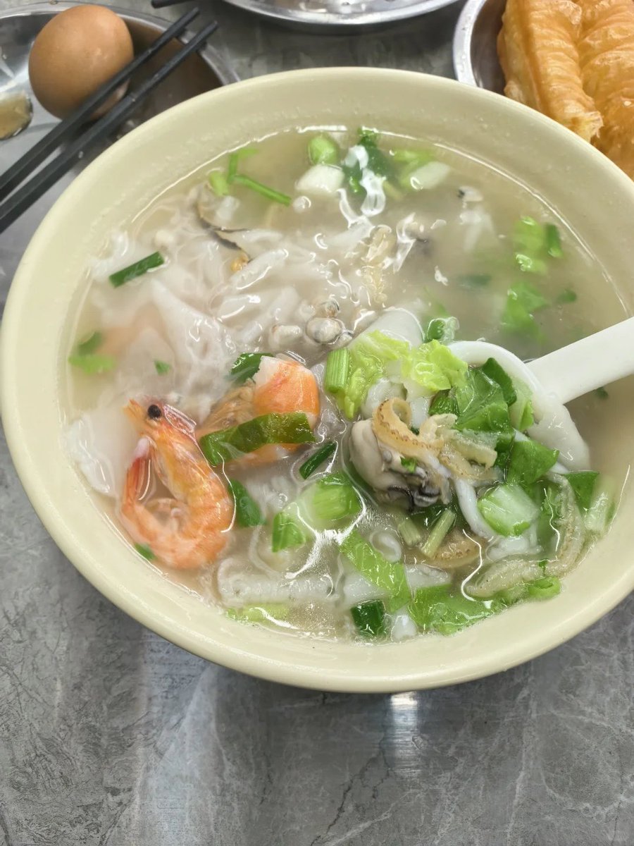 ABiteofFuzhou's tweet image. 🥣Guo Bian Hu｜👍The perfect May Day breakfast reset!🍚
Silky rice soup with seafood &amp;amp; veggies — warm, comforting, and made for slow holiday mornings.🔥
#FuzhouCuisine #foodie #yummy #EatLocal #MayDay #tasty #delicious #breakfast #umami
