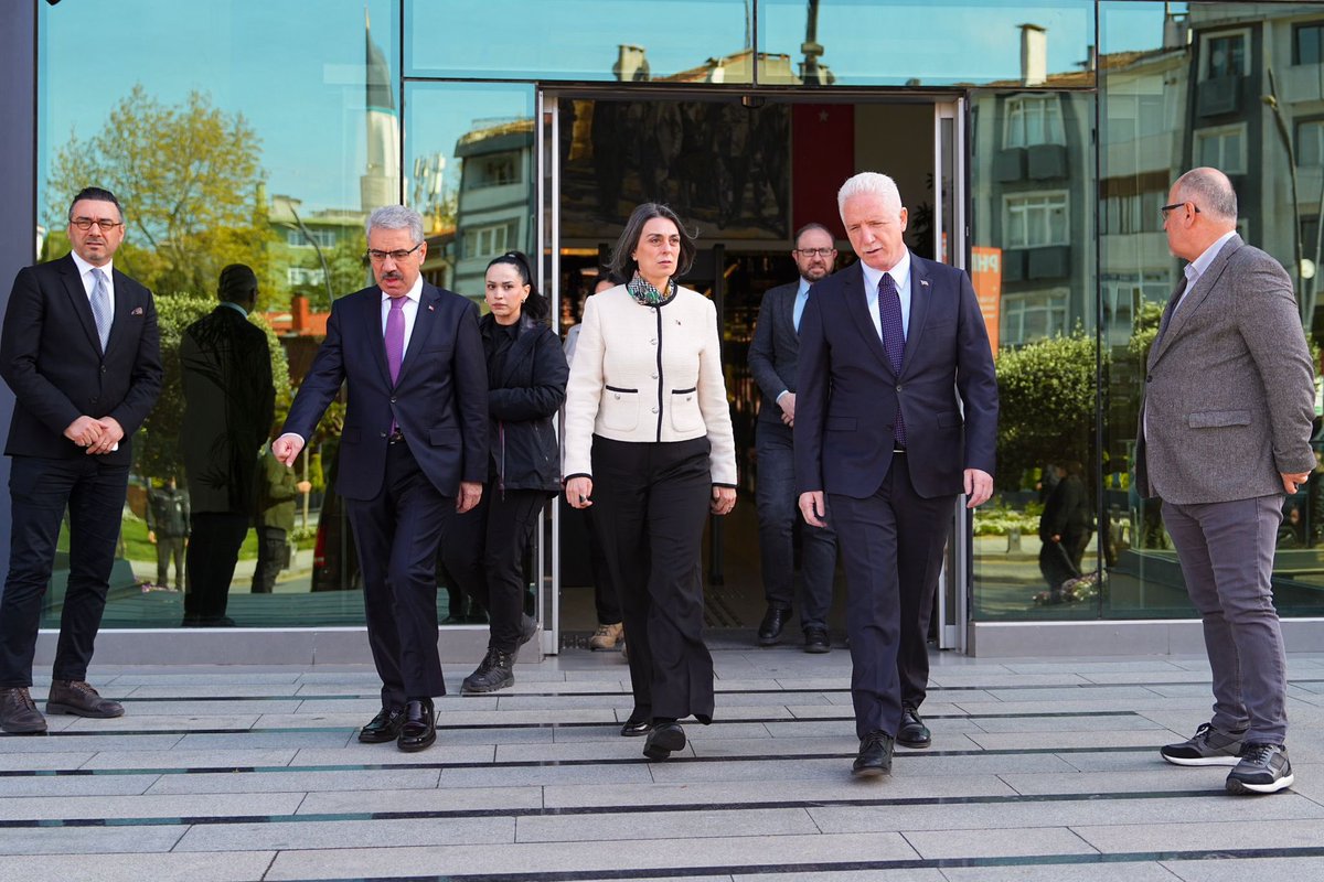 sdedetas's tweet photo. İstanbul Valimiz Sayın Davut Gül ve Üsküdar Kaymakamımız Adem Yazıcı belediyemize gelerek taziye dileklerinde bulundular. 

Nazik ziyaretleri için kendilerine çok teşekkür ediyorum. https://t.co/QdceLOfX55