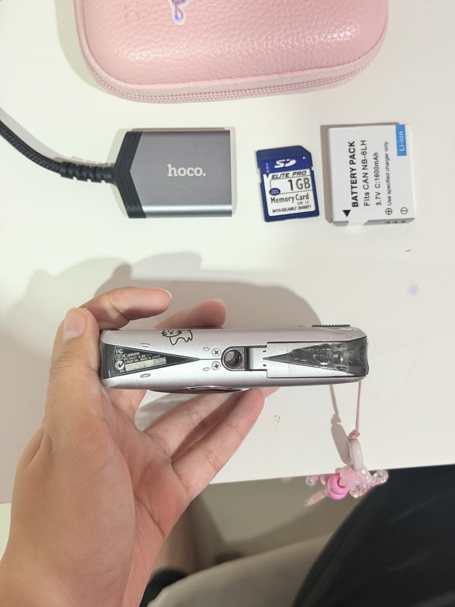 namiarenmee's tweet photo. 🌟Canon ixy 930is (Hit) สีเงิน
ทำงานเต็มระบบ ทัชปกติ ปุ่มปกติ เลนส์ใส(ไม่มีฝุ่น)

— 7,390 ส่งฟรี

อุปกรณ์ แบต+ที่ชาร์จ+เมม+ที่ดึงรูป +กระเป๋า 🎀

นัดรับ mrt (กทม) ค่า
ตำหนิ ร่องรอยตามการใช้งานทั่วไป 
#ส่งต่อกล้องดิจิตอล #กล้องดิจิตอลมือสอง
 #กล้องดิจิตอล https://t.co/gIyd2OQyqs