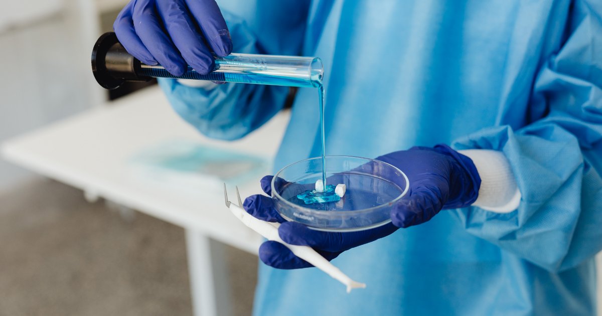 #Tumore al seno: le metastasi si diffondono in base alla “fluidità” del tumore. Più è fluido, più le cellule si muovono nell'organismo. Un nuovo studio su Nature Materials apre a prospettive innovative tra biologia e fisica. Leggi qui: medinews.it/comunicati/tum…

#oncologia #ricerca