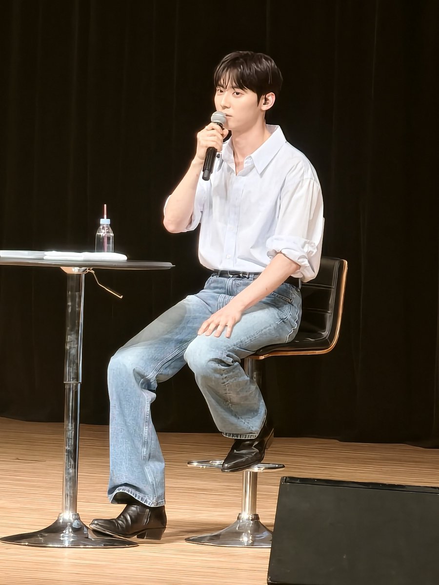 sweetdarian's tweet photo. 今日行く？韓国！旅FESTIVAL

#HWANGMINHYUN
#황민현 https://t.co/yw1LrOazRP