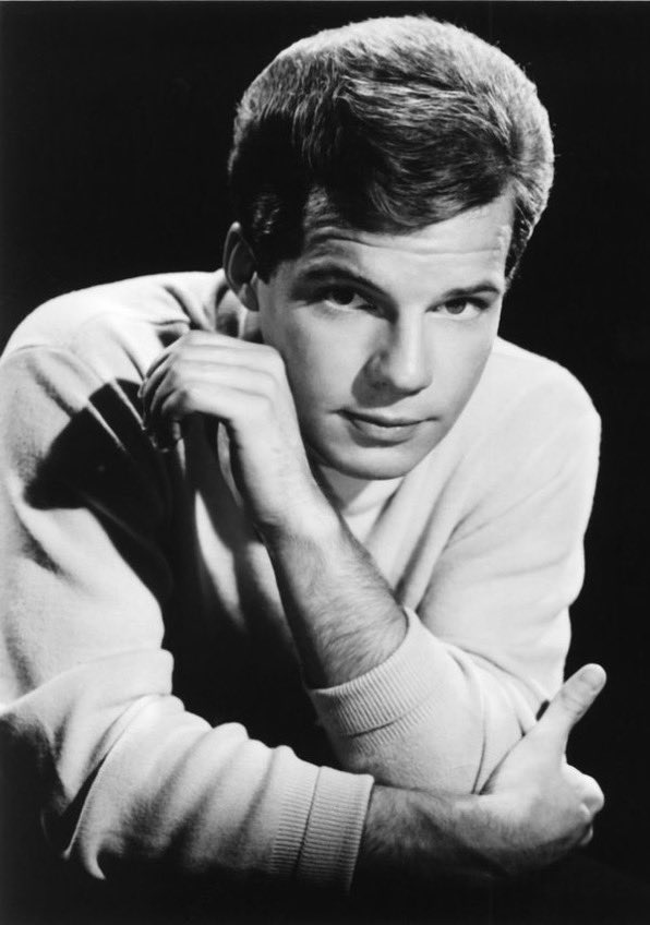 espofootball's tweet photo. BTD Apr30,1943 #BobbyVee (Robert Thomas Velline) RIP singer 1960 US #6 & UK #4 Rubber Ball, 1961 US #1 & UK #3 Take Good Care Of My Baby, +38 US & 10 UK Top40s. Feb3,1959 after Holly's death, Robert Velline and the Shadows filled in at Winter Dance Party tour. Vee died Oct24,2016 at 73 from complications due to with Alzheimer's disease