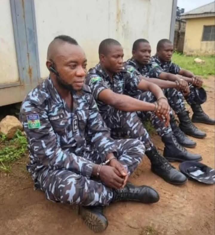 Chima_Obi1234's tweet photo. Faces of the bastards that mur_dered the guy in Delta State. I'm happy that Justice got them and this will serve as lessons for other rascals. https://t.co/E4OVD0l5f3