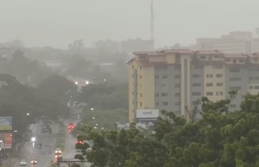 Megavision_ve's tweet photo. MAÑANA LLUVIOSA EN SAN CRISTÓBAL

Compartimos imágenes de cómo transcurre la mañana de este miércoles en la ciudad de la cordialidad. San Cristóbal despertó bajo un manto de neblina y con l...

https://t.co/D8XeSbJ7qw

#CIudad #Noticias https://t.co/FxWrDzduex