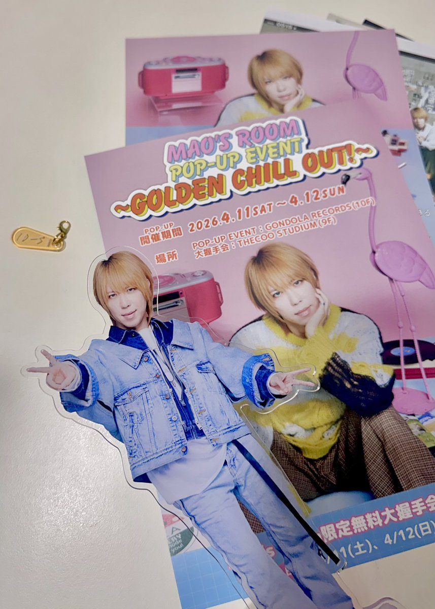 TatanSodam's tweet photo. 今日はミンギョンちゃんが遊びに来てくれて、一緒にシドのDVDを観ました💿
子どもたちも一緒でちょっとバタバタだったけど、すごく楽しかった🎶

プレゼントにビッグアクリルスタンドやいろいろもらってすごく嬉しい🥺✨
@nalddeonajimao また遊びに来てね💕 https://t.co/CyAEt7Dtn3