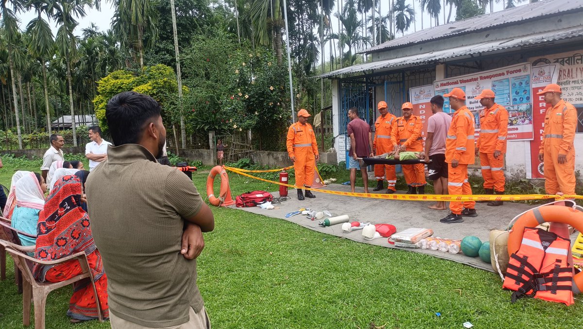 12bnndrf's tweet photo. 12th NDRF conducted a #CommunityAwarenessProgramme at Borbil Gaon Yubak Sangha, Dibrugarh #Assam. 40 villagers trained in disaster response. Together, we build resilience. #NDRF4U #BePrepared https://t.co/LsCVH0fi5n