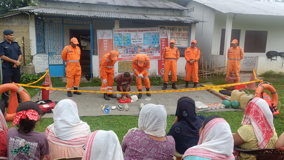 12bnndrf's tweet photo. 12th NDRF conducted a #CommunityAwarenessProgramme at Borbil Gaon Yubak Sangha, Dibrugarh #Assam. 40 villagers trained in disaster response. Together, we build resilience. #NDRF4U #BePrepared https://t.co/LsCVH0fi5n