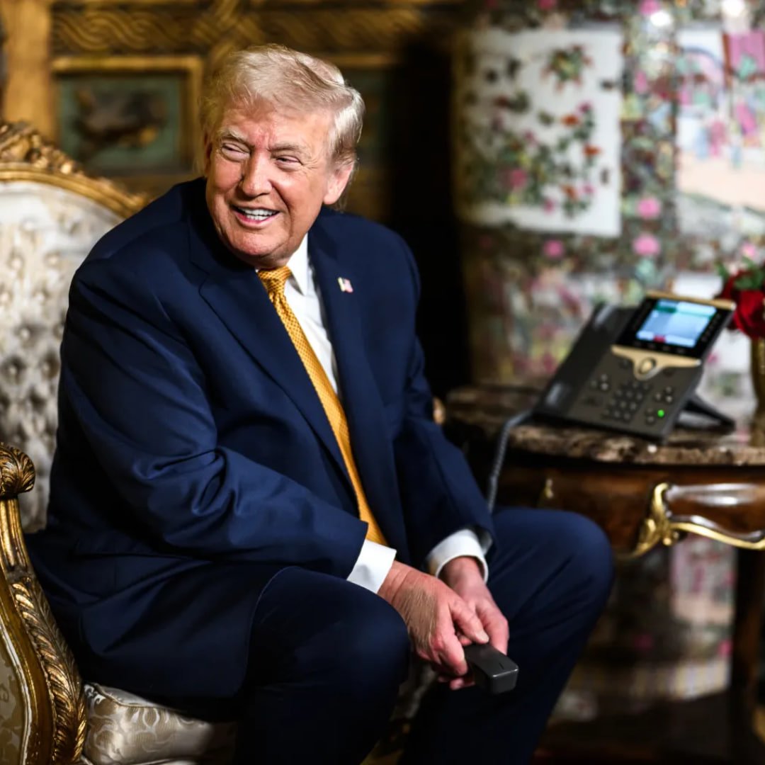 Cointelegraph's tweet photo. 🇺🇸 LATEST: Trump reportedly plans executive order to expand retirement access for workers without employer plans.

 Crypto inclusion in 401k plans still under review, per Bloomberg. https://t.co/wDARWKNJBF