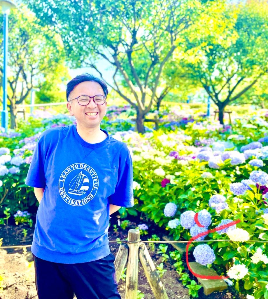 1vNXt1pUH7UwJoF's tweet photo. つとみんのばあちゃんの、創価学会の信仰体験をポストします🍀🌸

創価学会への入会は50年前の春、つとみんの両親が入会した翌年でした。特に母の勧めで信心を始めました。

当時存命だったじいちゃんが無類の酒好き（酒乱）で、普段は穏やかな人が酒を飲むと豹変し、ばあちゃんや母に手をあげたり、包丁🔪を持って追いかけ回すなど、近所でも有名でした。

そこから一家離散のような状況で、やがて別居。

母は父と会い、恋愛から結婚。
その際に父の先輩から折伏を受け、両親、そしてばあちゃんが入会しました。

入会後、じいちゃんが末期の胃癌になり、苦労していると聞き、『かわいそうやから引き取ろうか。』と素直に思えたそうです。

それが今考えると、人間革命だったそうです。あんなに恨んでいたのに。

その後、じいちゃんはばあちゃんや母に隠れて題目をあげるように。それをそっと見守っていたそうです。

やがて、余命を告げられたじいちゃんでしたが1年半も寿命を伸ばし、創価学会に入会して安らかに旅だったそうです。

お酒も最後には、『不味くて飲みたくない』となっていて、穏やかな最後の日々だったそうです。

ばあちゃんと、母の振る舞いの変化がじいちゃんを救い、最後は幸せに旅立てた。

ほんまに素敵な信仰体験やと思います。

我が家の宝です。

私つとみんも、私らしくドラマを綴り功徳を綴っていきます😭

そしてこの度、つとみん祖母の4/29誕生日に際し、ここのアカウントで150人以上の方々からの真心のメッセージに感謝致します😭🌸

また、1,000人以上の方々からも反応をいただき、祖母の大きな励みになります😭

ありがとうございました😭

これからも、よろしくお願いします🥺🙇