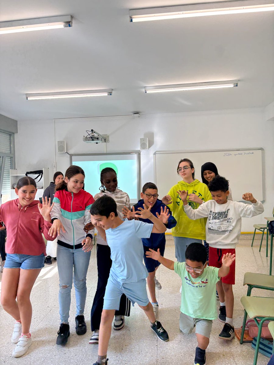 iesbaranain's tweet photo. Los días 22 y 24 de abril, el alumnado del modelo A del I.E.S. Barañain, dentro del proyecto “Zubiak eraikitzen/ Construyendo puentes” del departamento de Euskera, acudió al C.P. Eulza y al C.P. Los Sauces-Sahats, respectivamente. https://t.co/e1H1gX1JmB