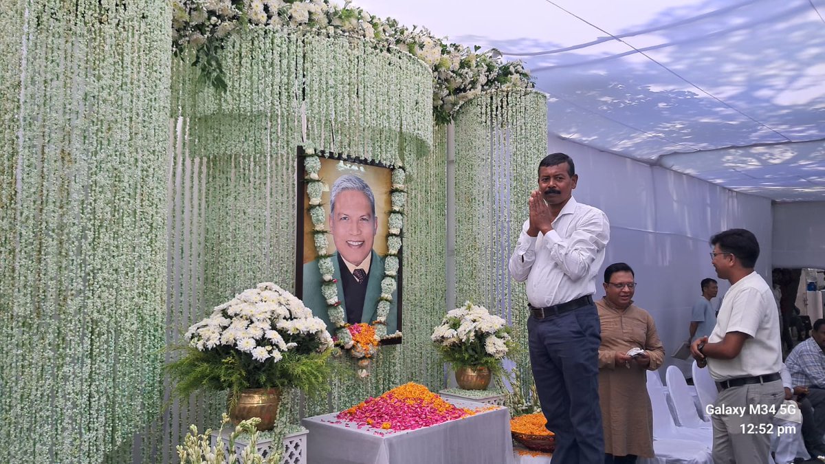 DharmvirThakur2's tweet photo. जद(यू) के राष्ट्रीय महासचिव श्री मनीष कुमार वर्मा जी के पूज्य पिता जी स्वर्गीय डॉ. अशोक कुमार वर्मा जी की 5 वीं पुण्यतिथि पर उनके आवास पर सम्मानित साथियों के साथ श्रद्धा-सुमन अ���्पित किए। 

#ManishKumarVerma #JDU #bihar #NitishKumar #बिहार #जेडीयू https://t.co/BntdihHN8q