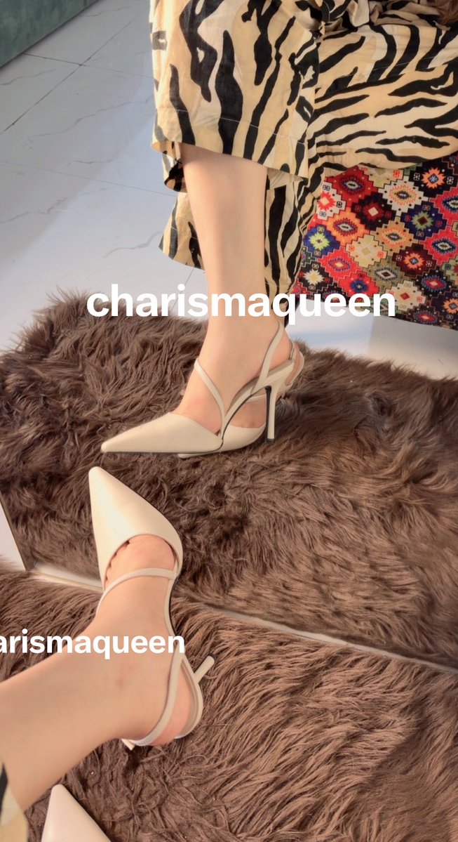 charismaqueen_'s tweet image. Saad knows exactly how I like to walk. 🖤🤭

#gift #heels #admirer #heelslover #new