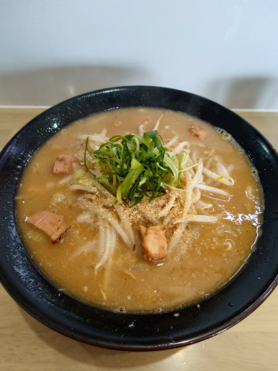 azb7_maru's tweet photo. 今日の昼食べたラーメングランプリ宮城1位のラーメン
スマホ変えてからずっとログインできなくてその間沢山ラーメンも食べてたけど今日からまたツイートする！ https://t.co/lu4GsDt4Ke