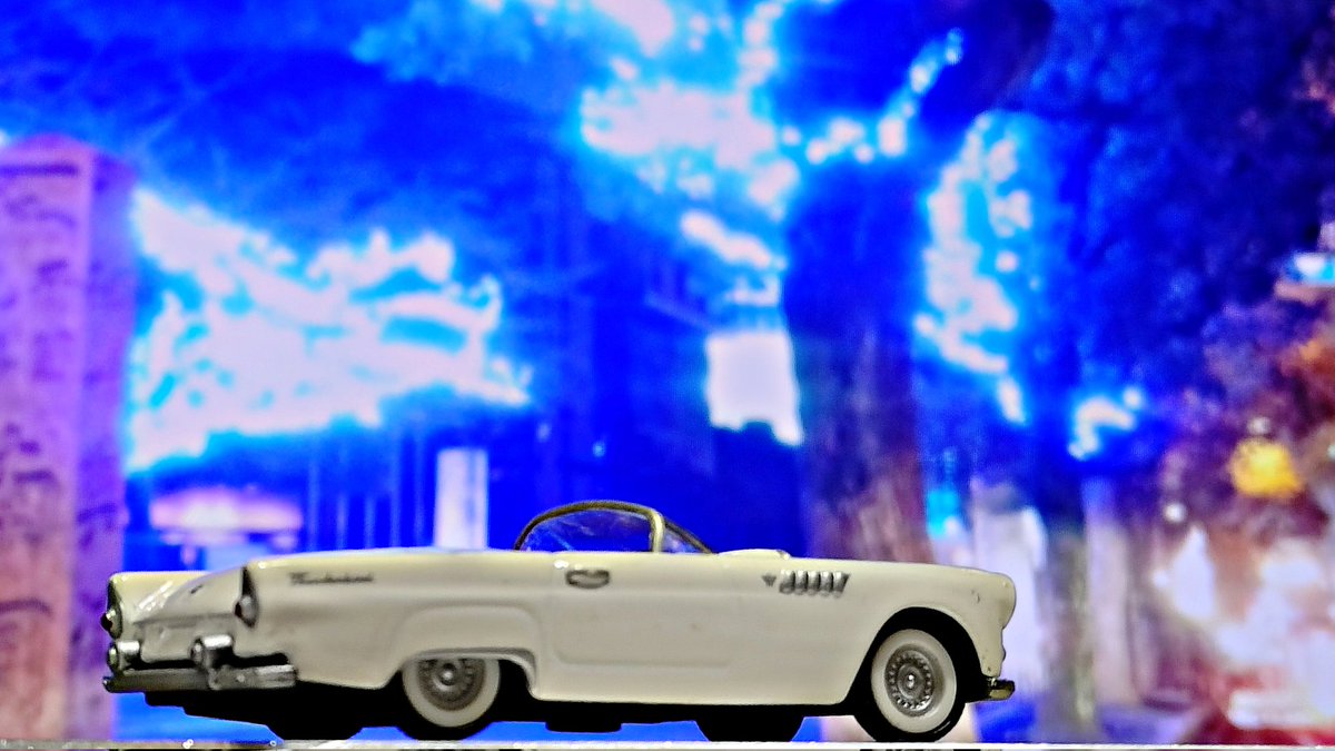 you_kun_jp's tweet image. 今日も1日おつかれさまでした。
1955 THUNDERBIRD、1/72
#miniature #modelcar #miniaturecar