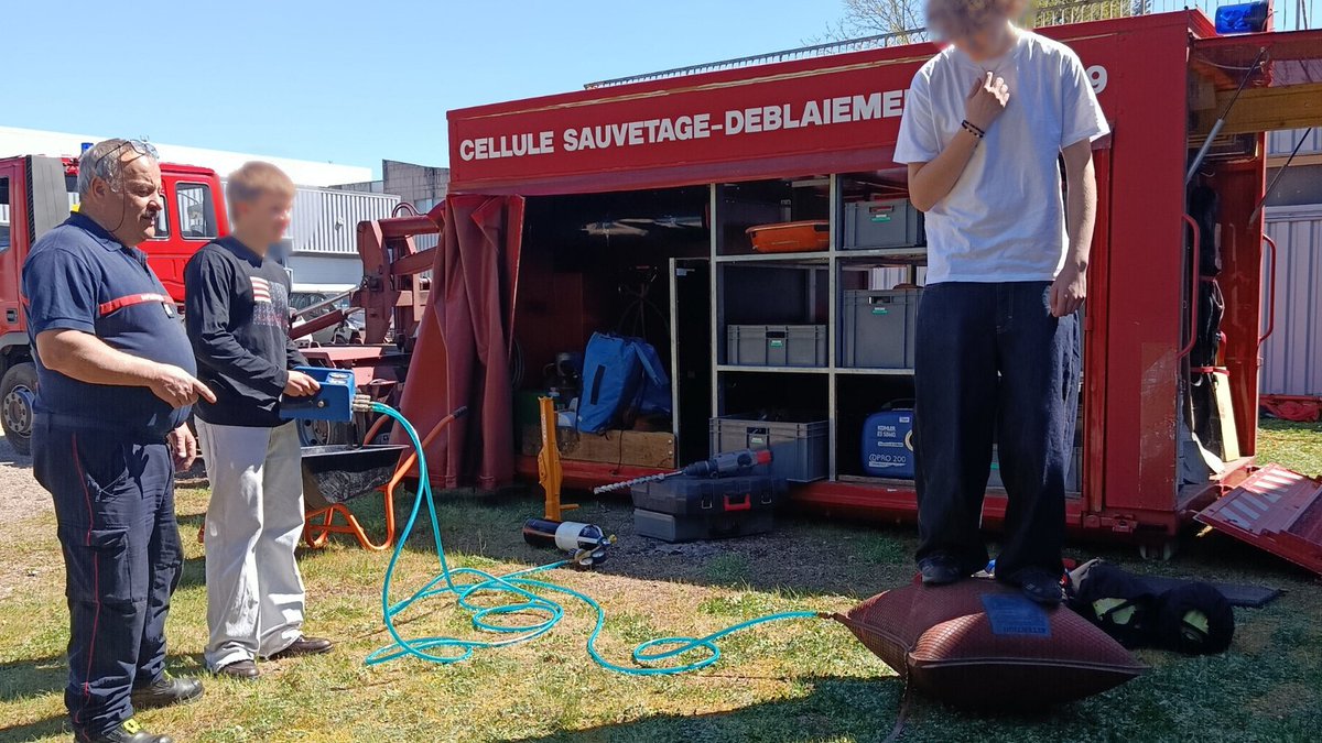 Prefet89's tweet image. #JNR2026 | Journée nationale de la résilience

⛑️ Les élèves du Parc des Chaumes à #Avallon ont été sensibilisés à la prévention des risques à travers la réalisation d’un exercice incendie avec évacuation d’une victime en présence du SDIS puis d’un village de la #résilience animé