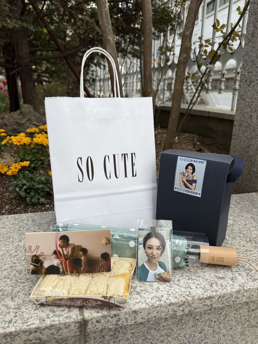 Hwajinniee's tweet photo. I really hope I get to attend one of Hwasa’s music show recordings someday 🥺🩷

Not just to experience her amazing performances and see the stage design up close, but also because she always give fans thoughtful and personalized gifts that only those who participate receive 🤧 https://t.co/JkvGfnIu5u
