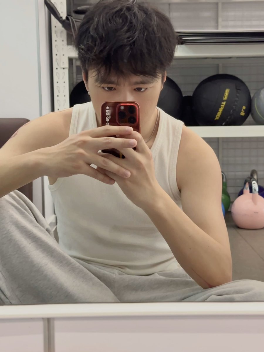 qgswtbb7yt's tweet photo. 享受反差🈚️🧠的自己 https://t.co/TBoDS4NuBS