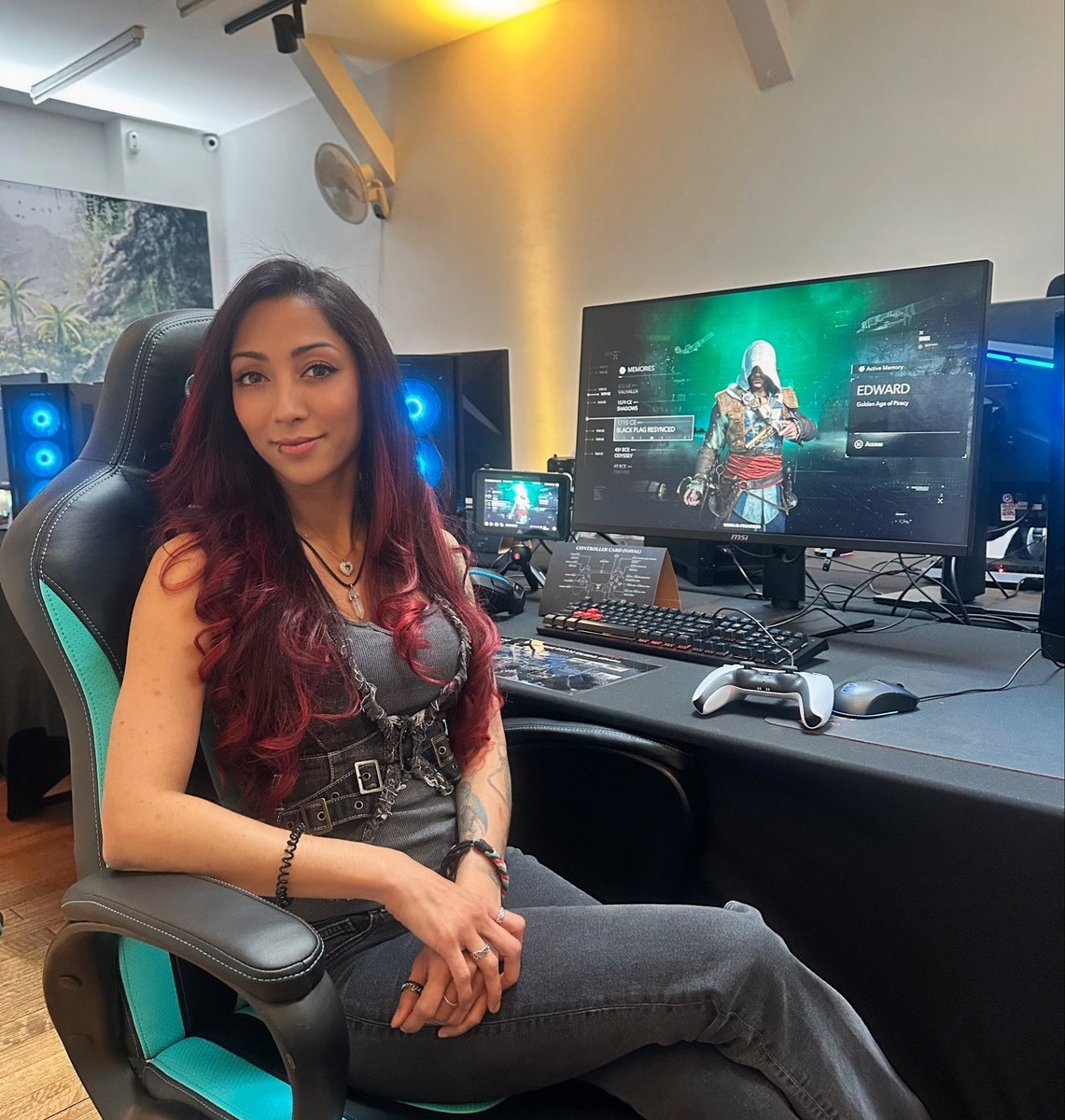 CyborgAngell's tweet photo. I have the COOLEST job! 🥰 @AssassinsCreed
#AssassinsCreedResync #BlackFlagResync #Ad https://t.co/P33yG6HZIK