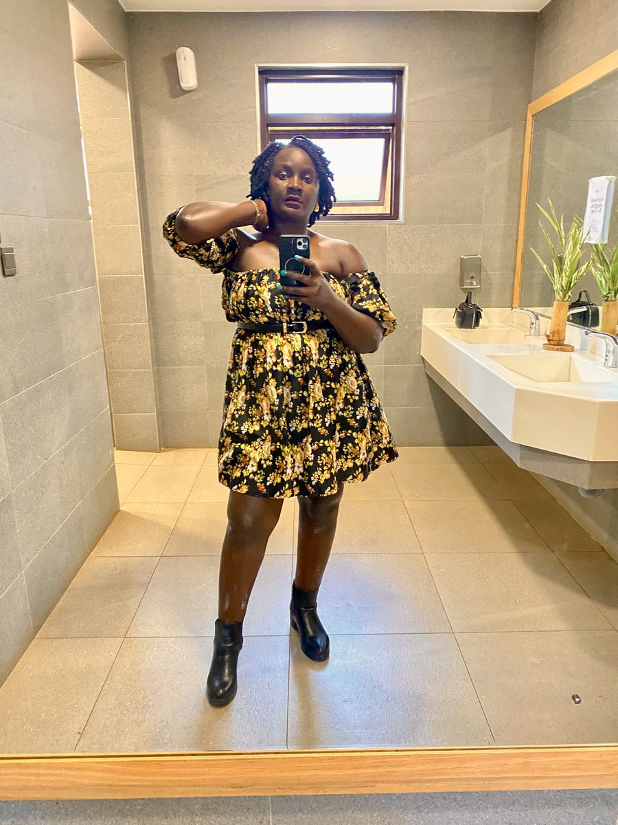 SandraKOfficial's tweet photo. Today is the last day of April. It’s been an amazing month🥰 I hope and pray May brings us peace of mind, genuine love, happiness and healing 🌻🌻🌻🌻🌻.                            Happy New Month Folks❤️❤️❤️ https://t.co/ViLcIw4iKY