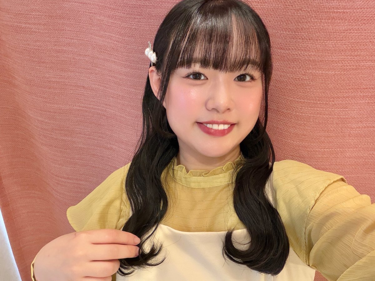 🎀黒髪ロング🎀

高校卒業してからずっと黒髪ロングを貫いてるよ〜！！

小さい頃からヘアアレンジ大好きで、自分やお母さんの髪の毛で練習してた！

最近はウェーブ巻きにハマってるそのださん🙋🏻‍♀️

ストレートかウェーブ
皆さんはどちらのそのだが好きですか？？