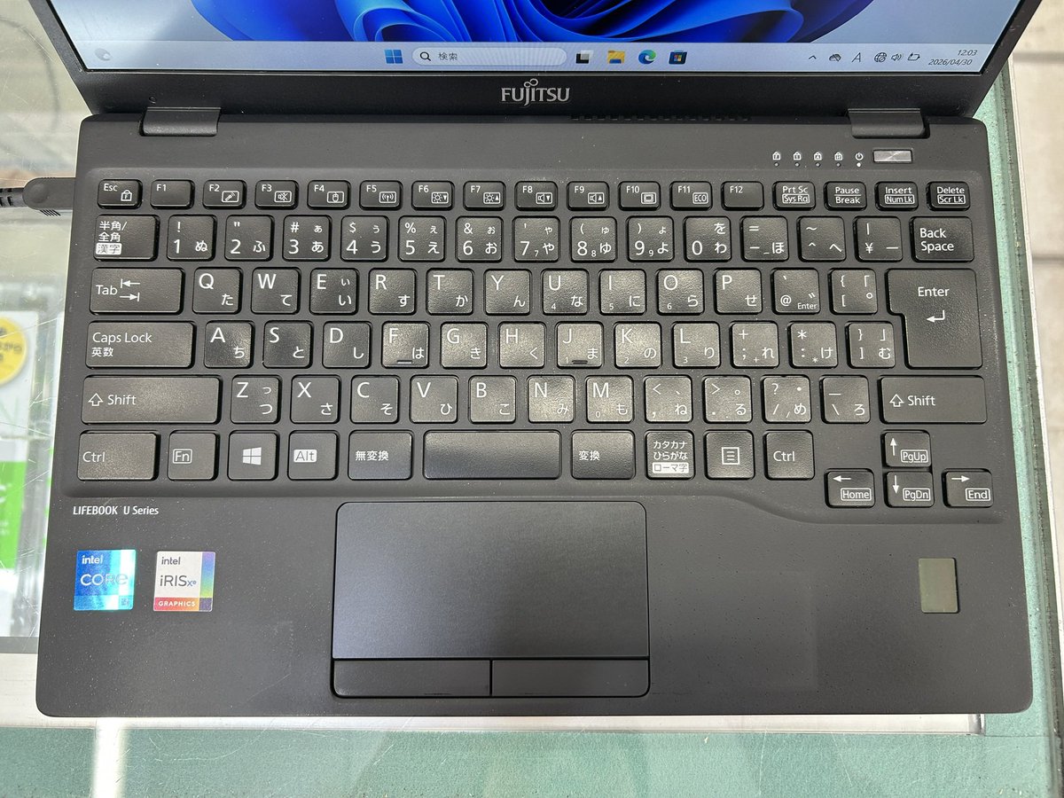 PCcomfullAKB4's tweet photo. 今週の秋葉原4号店限定セール！
②【LIFEBOOK U9311/F】
大人気の超軽量モバイルノート！

大容量バッテリー入りながら、約867gと軽く、薄型で持ち運びに最適♪

スマートなType-C充電、FHD液晶✨
収納型の有線LANポートなど、端子類も豊富に搭載！

15台限定！
#富士通 #LIFEBOOK #U9311 https://t.co/nRcnQe3ujq