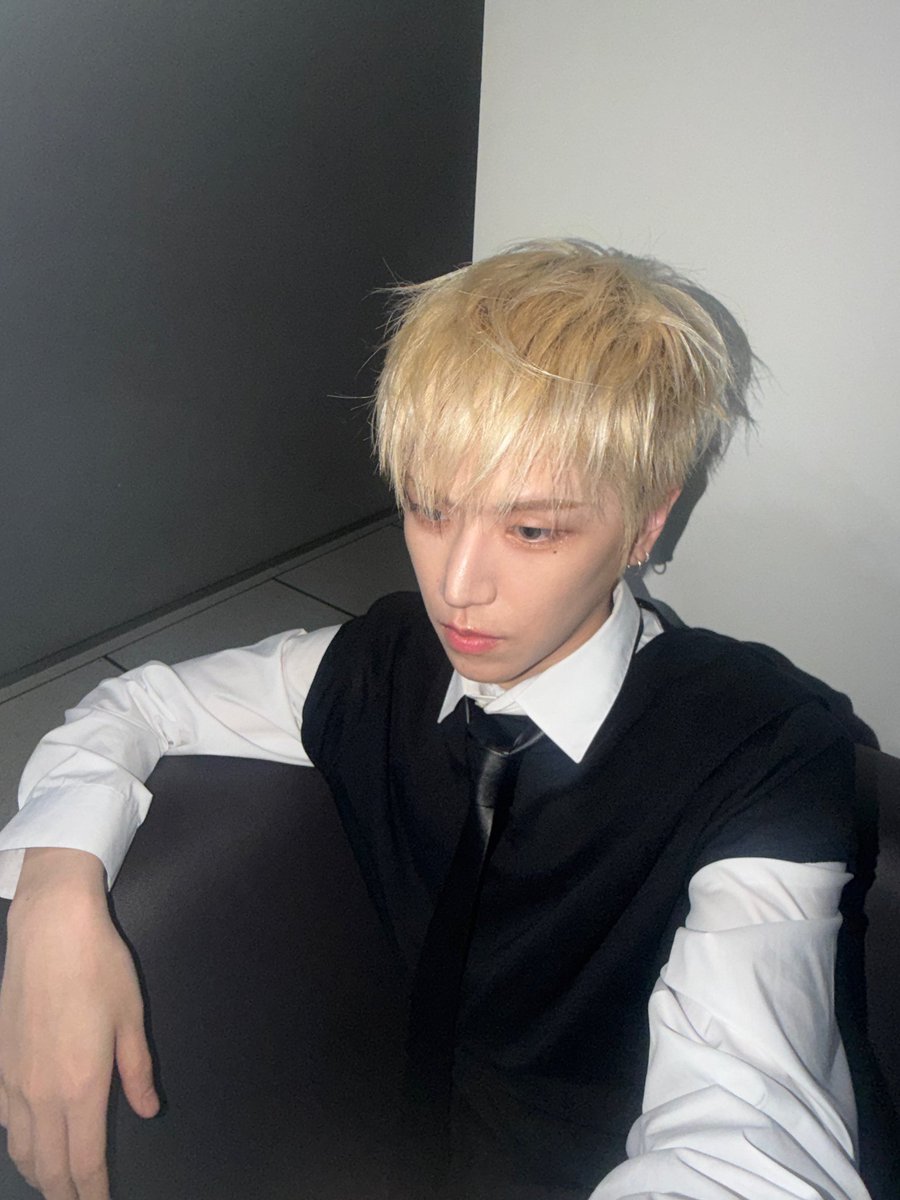 Mryungluv_'s tweet photo. 이건 사커자는 거 아닙니까 https://t.co/8z7V7EMKQQ