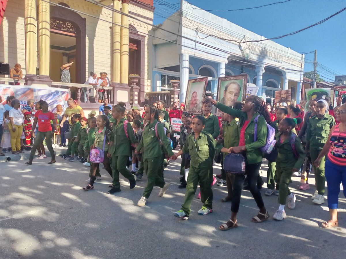 dgeam565271's tweet photo. Los pioneros de #EducaciónGuantánamo  representan los diferentes sectores en el desfile por el día de los trabajadores. @CubaDme @CubaMined https://t.co/5x3vsdh18e