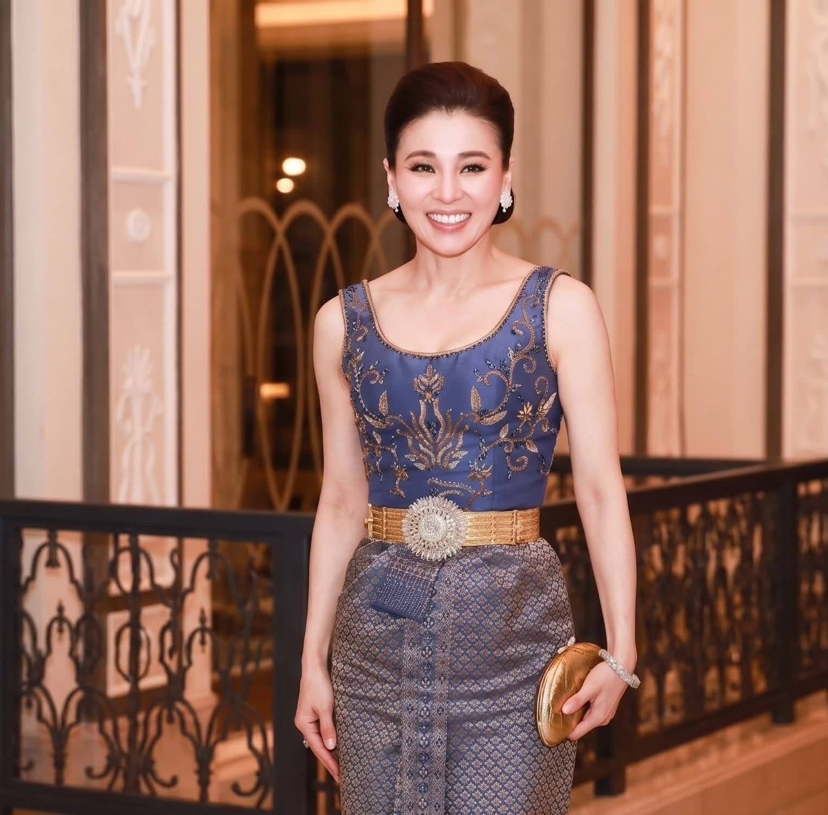 tamon_huiyong's tweet photo. #พระราชินีสุทิดา ใส่ชุดไทยได้สวยมาก สวยทุกชุด สะดุดทุกสายตาไม่เกินจริง soft power ระดับชาติแบบตะโกน ดีงามมาก ❤️🇹🇭
#KingRamaX
#QueenSuthida https://t.co/FrOmLsK50P