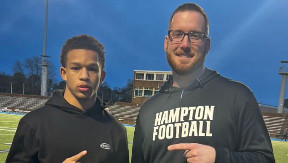 sixstarfootball's tweet photo. Virginia Breakout Board: The Names Gaining Real Momentum

📈From the Commonwealth:...The Names Starting to Separate🔥

STORY▶️https://t.co/1YKONKtqK0

@DakotaButlerJr @jhamaricain @PatCheathamJr @quincycuh @IanJackson7171 @parkerjenkins02 @BigELawson @BullockMarqus @deucemason2 @kasenpatte69470 @Tyler52williams