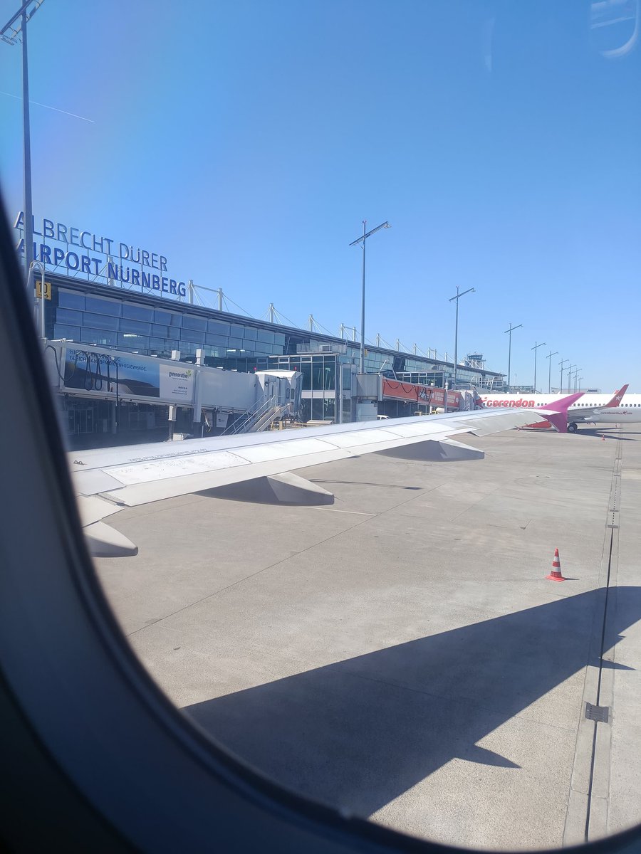 Ehrenamtlichen Arbeit und Tietschutz bedeutet arbeiten wenn andere Urlaub machen . 

On the way to #romania