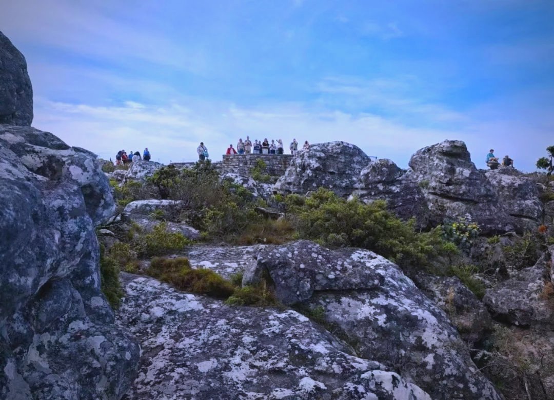 Niallisawesume's tweet image. "Sunrise hike to Table Mountain → golden peaks + coffee at the top. Grateful for wild views u0026 good company  #Wanderlust"