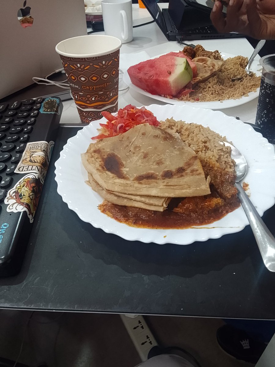 JoylizzaMwangi's tweet image. Fueling up... Just social and casual but wacha nisiseme kenye watu hii table wanasema 😂😂

Anywho lunch at @NairobiGarage 🥘 The best part of @Africastalking hackathons is the prize, @Uber vouchers FOOD, and the community 😌

#WomenInTech
#BuildWithAT
#WeLoveNerds