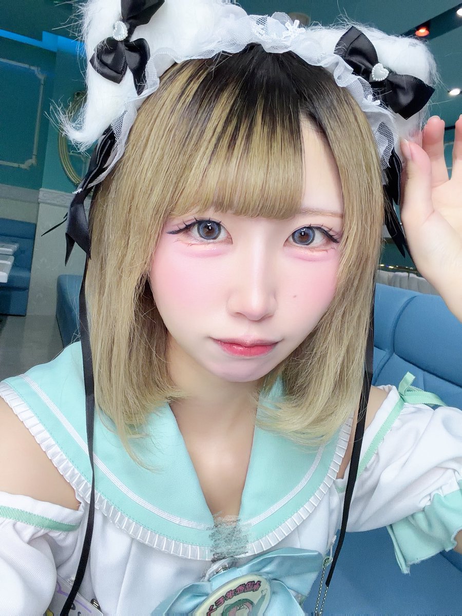ろあ tweet media
