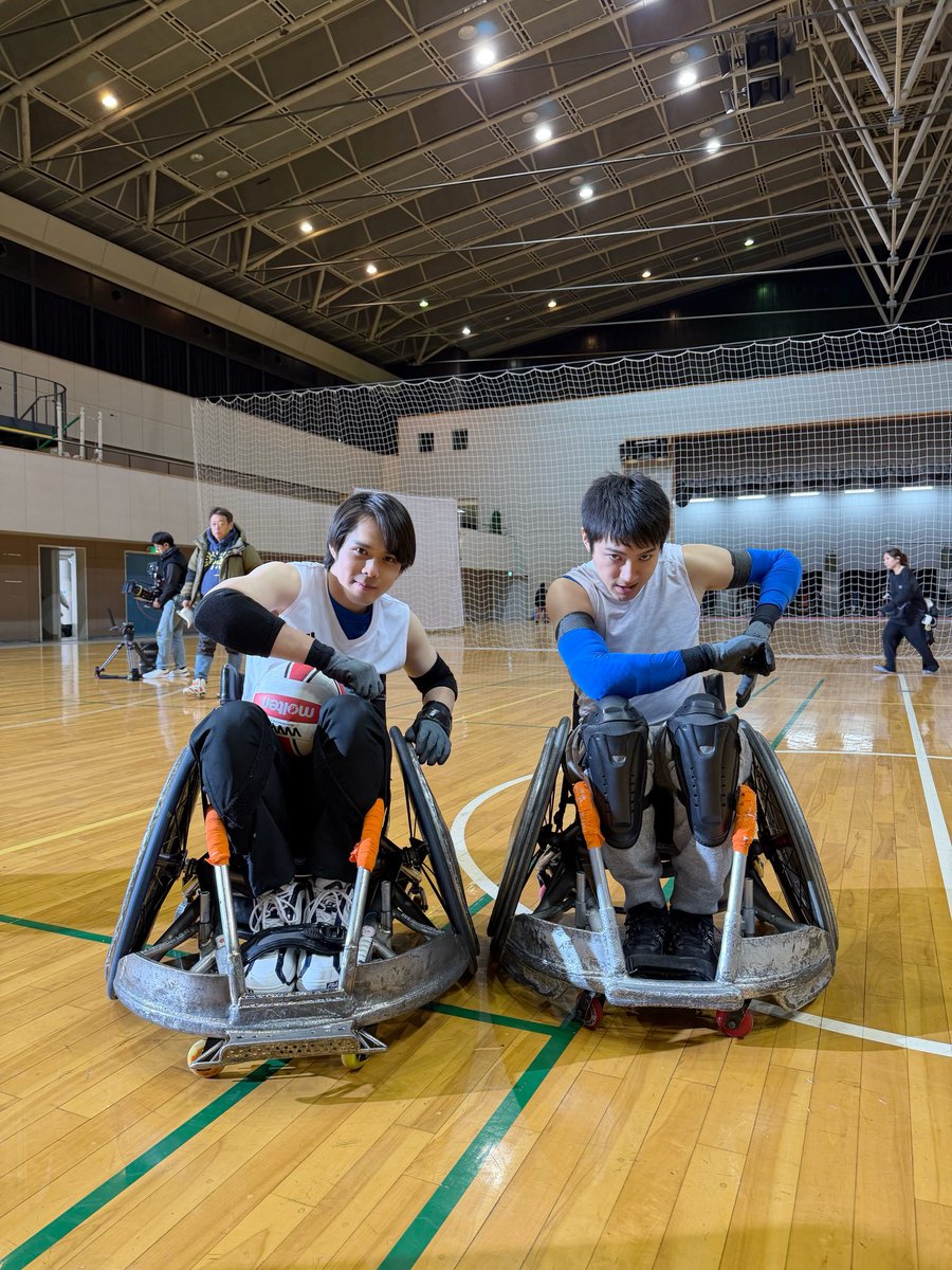 gift_tbs's tweet image. 同じチームとして切磋琢磨していた時の
涼(#山田裕貴 )と谷口(#細田佳央太) 🎞

2人で明日最終話配信の
 #ちるらん ポーズ？⚔️

2人の関係性も今後見逃せません🦽

#日曜劇場ギフト
◢◤第𝟰話𝟱月𝟯日(日)よる𝟵時◢◤