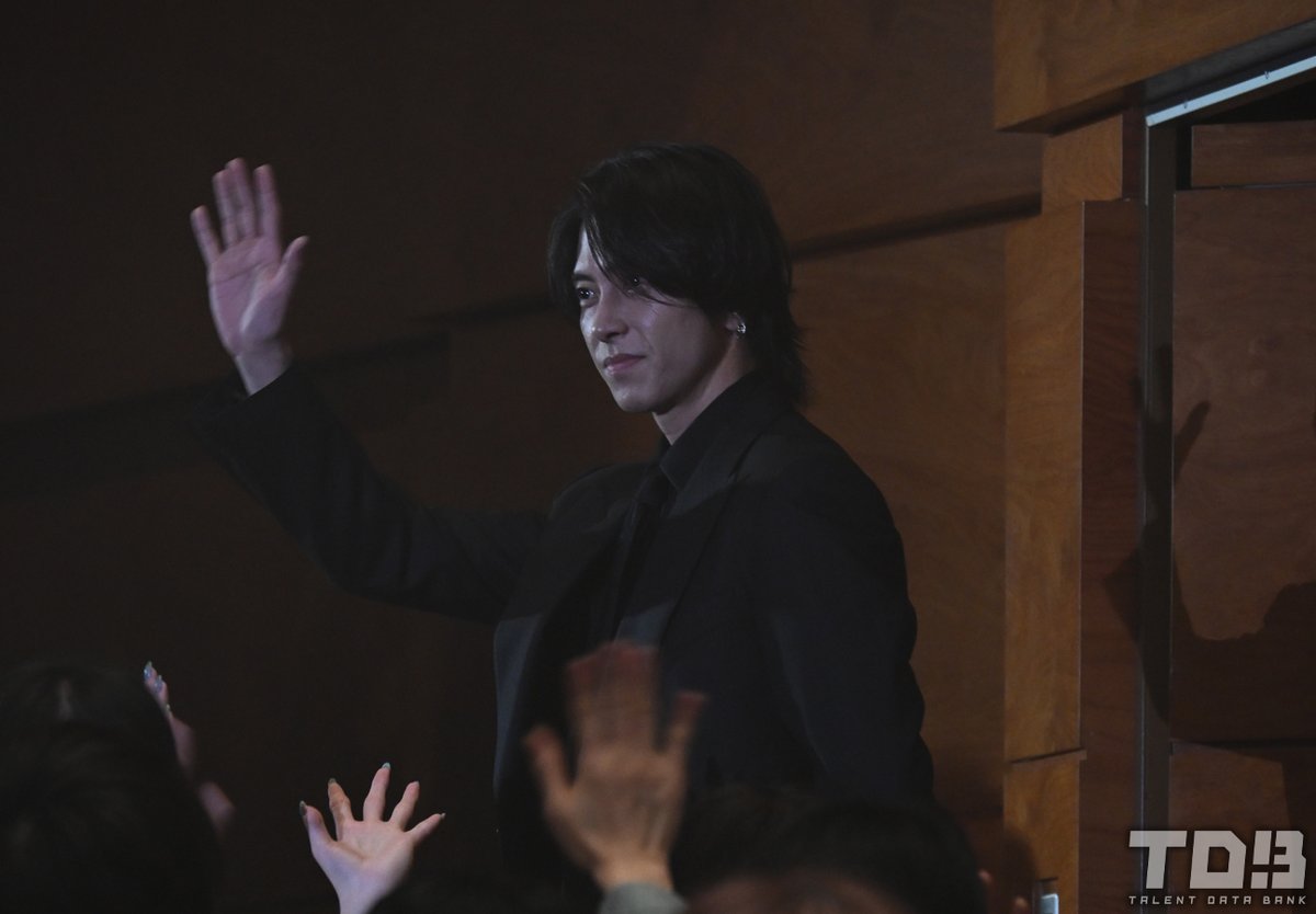 talent_databank's tweet photo. 映画『正直不動産』完成披露試写会

豪華キャスト陣が客席から登場して会場は大熱狂！ランウェイステージに上がる際には山下智久が福原遥をエスコートする紳士な姿に黄色い声援が沸き起こる！

▼詳細はこちら
https://t.co/DZlwi4PZR0

#正直不動産 #山下智久 #福原遥 https://t.co/GbUrSOPodc