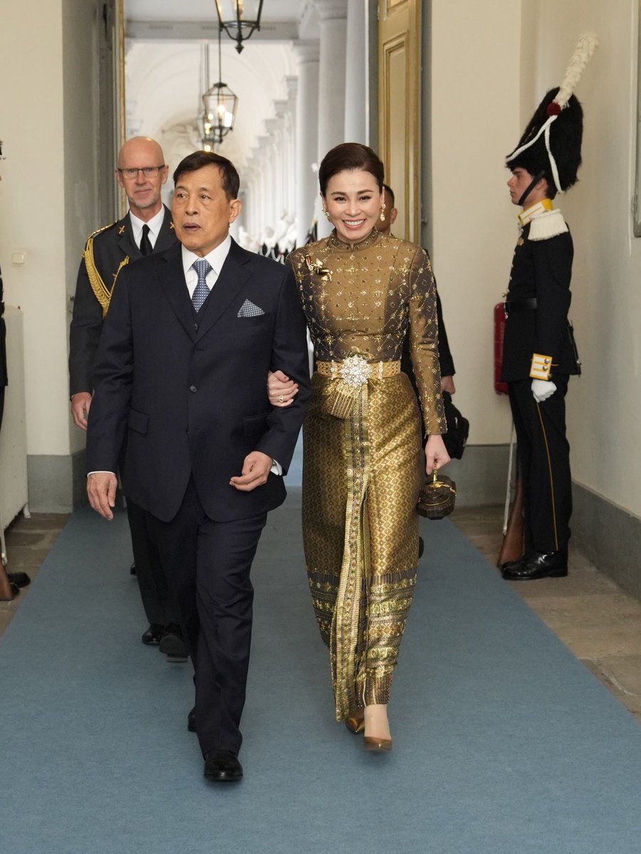 rwthofficial's tweet image. 🇸🇪
Members of foreign royal families attended the thanksgiving service to celebrate #Sweden’s King Carl XVI Gustaf at the Royal Palace Chapel #Stockholm.

Link​: t.ly/oafwr #KungCarlGustaf #CarlXVIGustaf #Kungahuset ​#Sverige