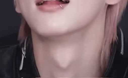 신유 목 tweet media