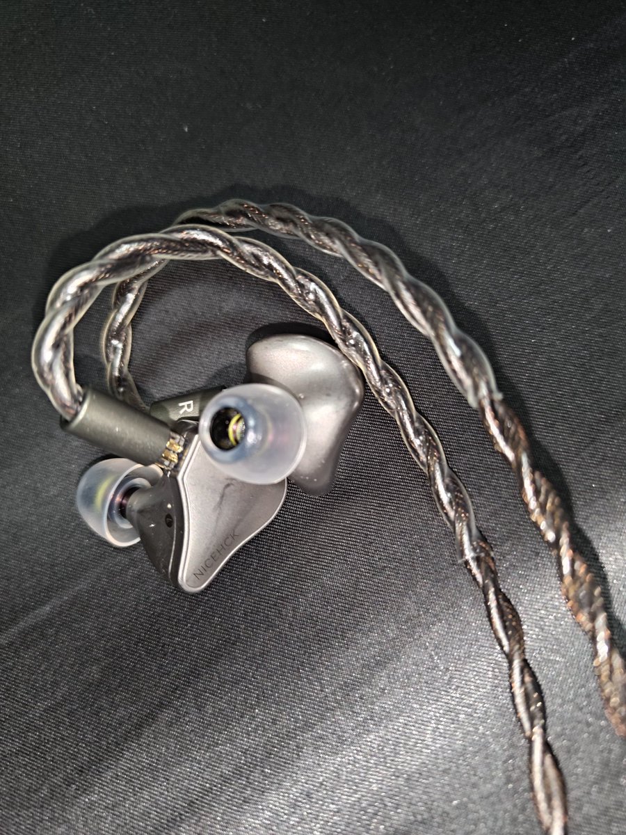 taka_audio_pond's tweet image. やっとしごおわで帰宅です
皆さまお疲れさまです
今日の相棒は
#NICEHCK Himalaya
#Angelears #Yongse Fujin
この組み合わせはお気に入りですが
ケーブルの取り回しに少し難アリ
ですね汗
