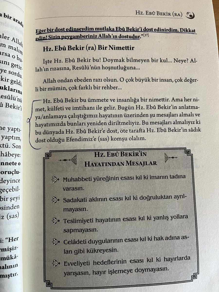 _Eda_25_'s tweet photo. Hz. Ebû Bekir (r.a.) hakkında okuduğum bir sayfayı paylaşmak istedim.

“Eğer bir dost edinseydim mutlaka Ebû Bekir’i dost edinirdim.” https://t.co/89YREKJzpX