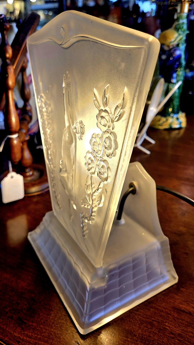 antiques_atlas's tweet image. For SALE on Antiques Atlas we have this
Art Deco Frosted Glass Table Lamp
 antiques-atlas.com/antique/art_de…  #antiques From Carlton Fine Art &amp;amp; Antique Centre  @carltonantiques