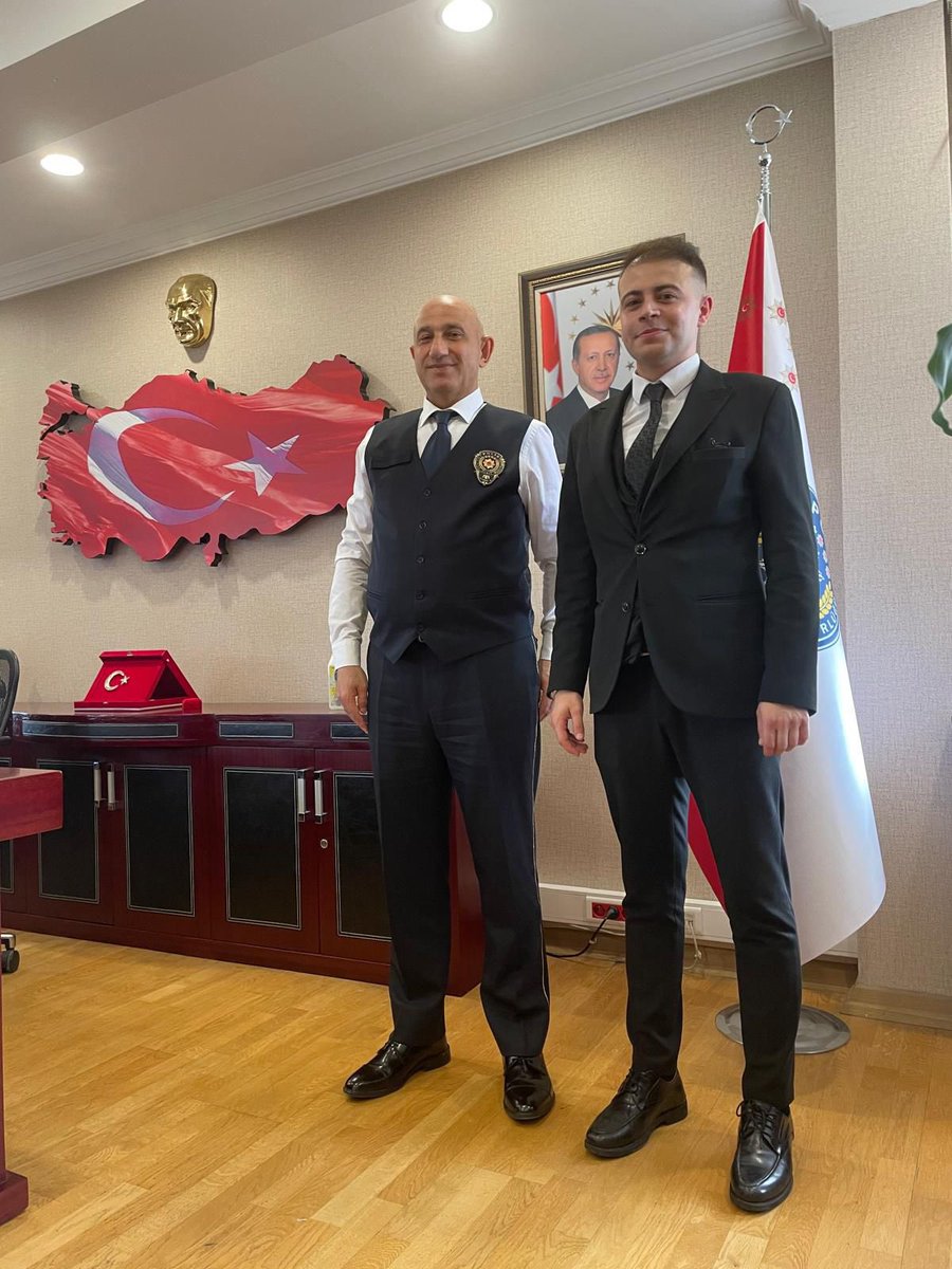 eyupucar0807's tweet photo. Ankara İl Emniyet Müdürü olarak atanan kıymetli büyüğüm Sayın Maksut Yüksek Müdürümüze yeni görevinde üstün başarılar diliyor, görevinde muvaffakiyetler temenni ediyorum. Rabbim hayırlı hizmetler yapmayı nasip etsin.
@Maksutyuksek 
@EmniyetAnkara https://t.co/xIBWNWfzkj