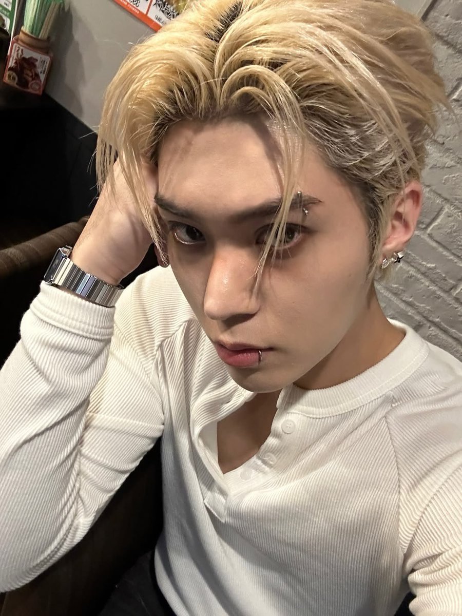 yunhyeok. tweet media