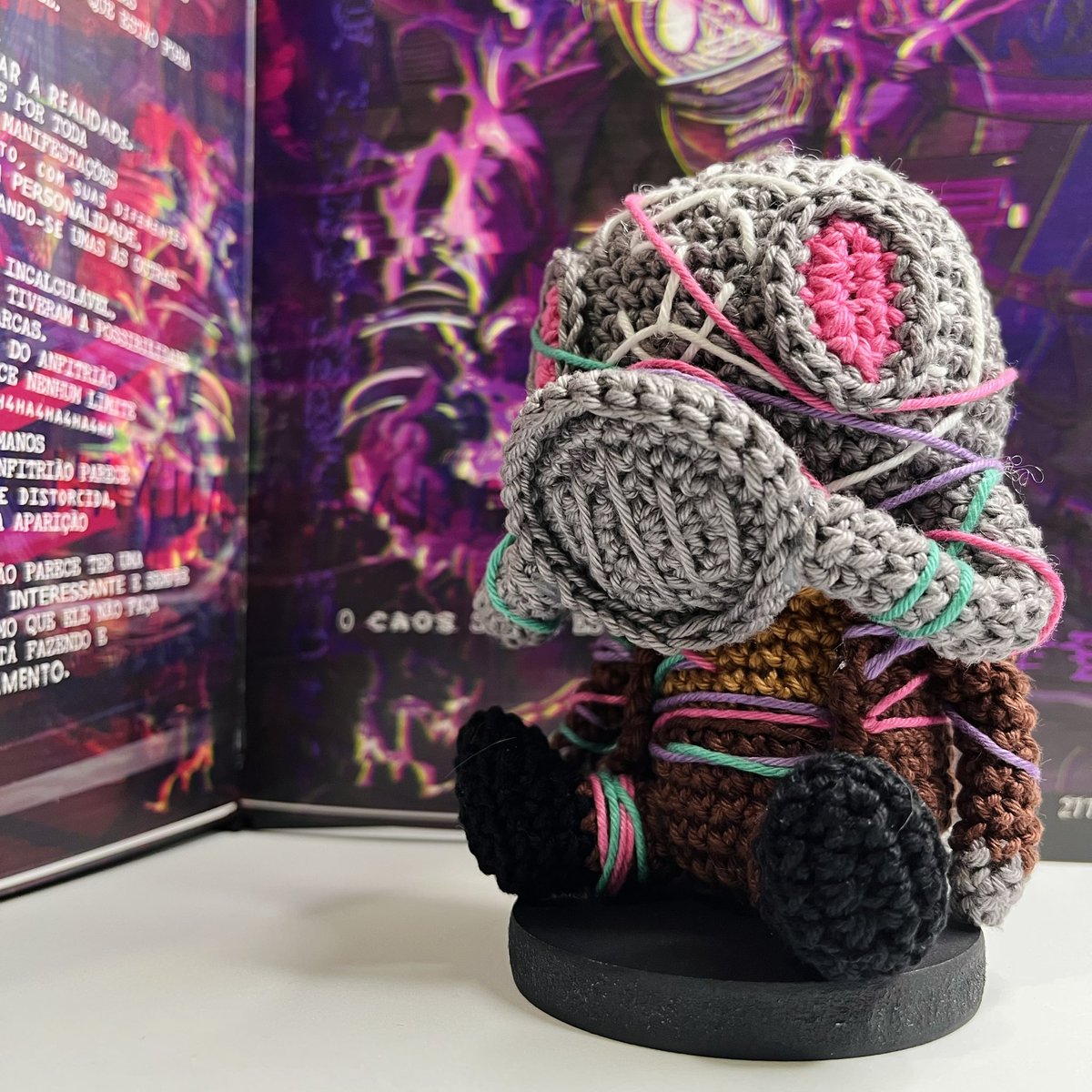 miliflaiart's tweet photo. Aproveitando que saiu a HQ do Anfitrião, eu transformei ele num amigurumi viu !!!!

Eu estou com a agenda de maio aberta, se alguém se interessar 🫣
#ordemparanormal #ArquivosSecretos #Jogodoanfitrião https://t.co/oog1K6O1Wd