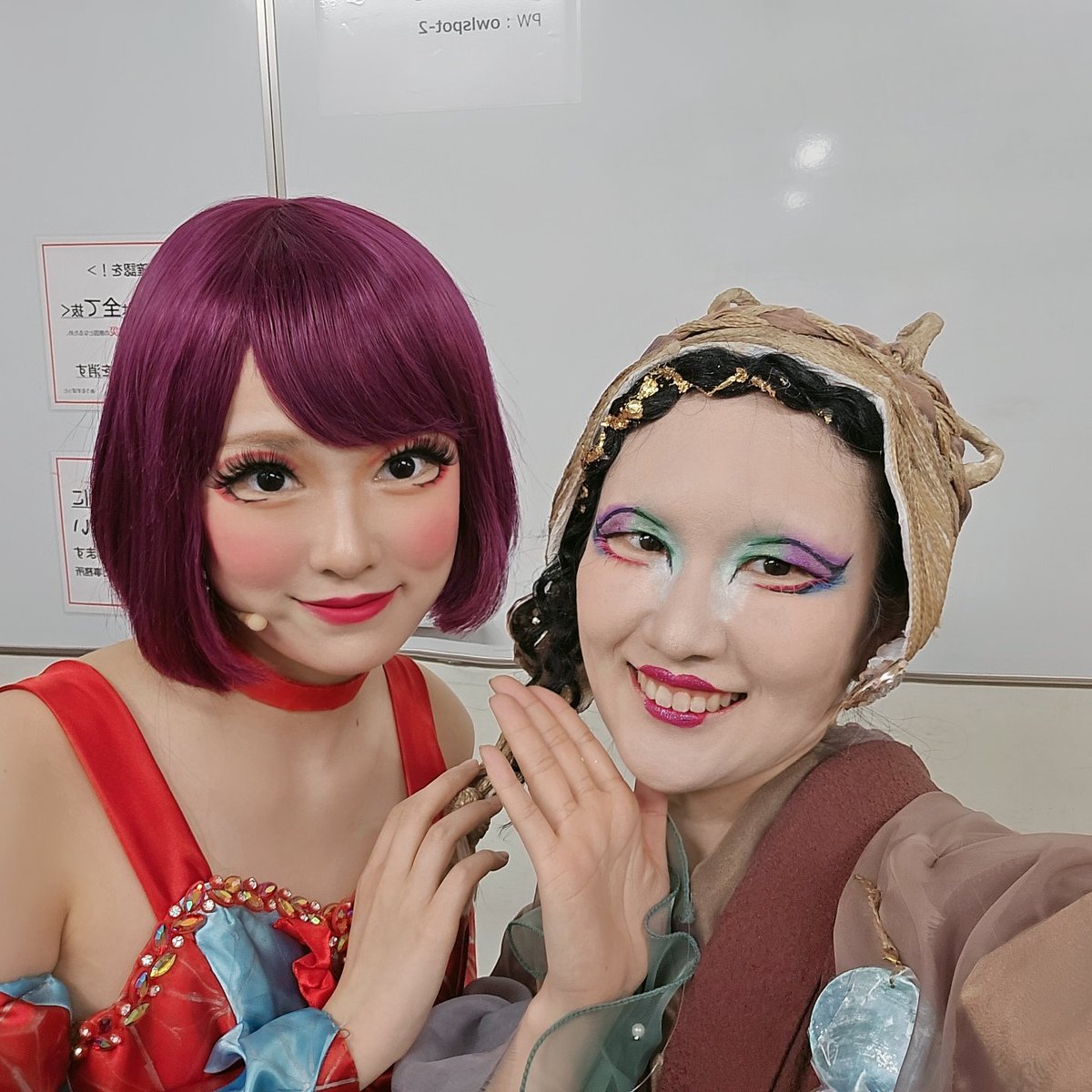 本当は全員と写真撮りたかったけど撮れなかったんだよなあ💦これらは乙姫様御一行とタツノオトシゴお姉ちゃん❤️
乙姫役の白須さんには早着替え手伝ってもらったり帯結び教えてもらったりほんっっとうにお世話になった😭お陰でみんなが一発で私だと見抜いた兄の仮面出演が安心できたのよ✌️

#海神別荘